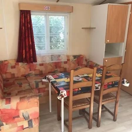 キャンプ場 Le Ruisseau 3*